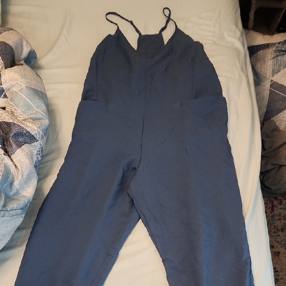 Cupshe Blue Jumpsuit with Structured Design and Defined Waist